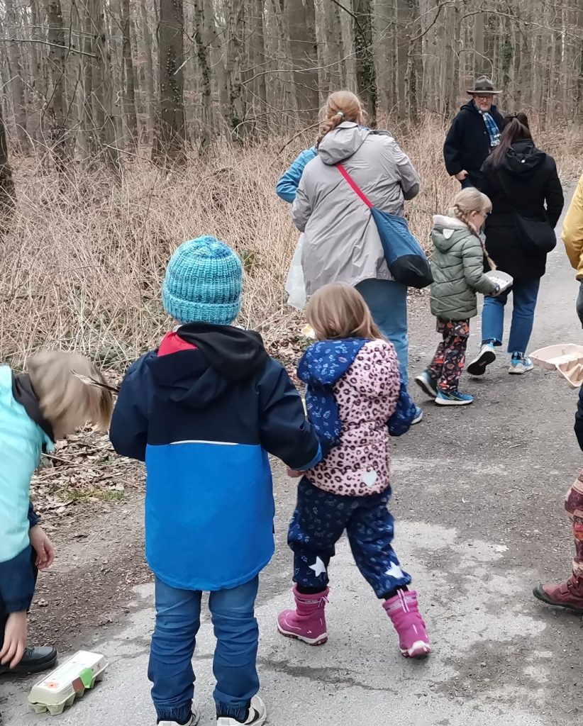 Wald-Wegzeichen-Suche