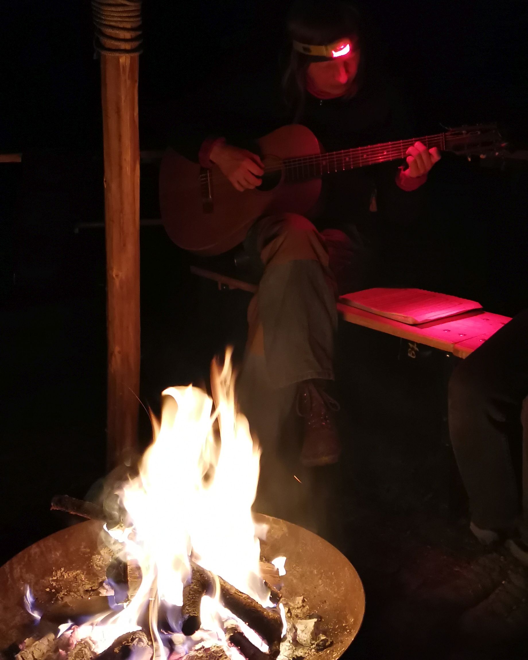 Lagerfeuer-Gitarre-01